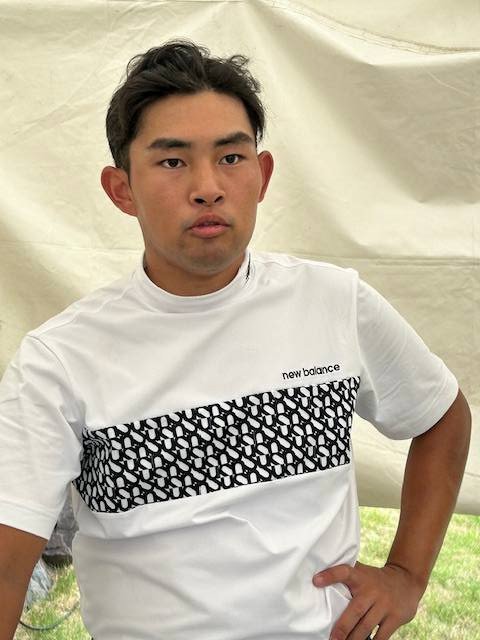 取材に応じる山下勝将