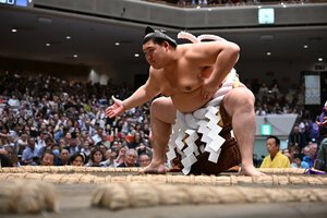 土俵入りする横綱大の里=角野貴之撮影