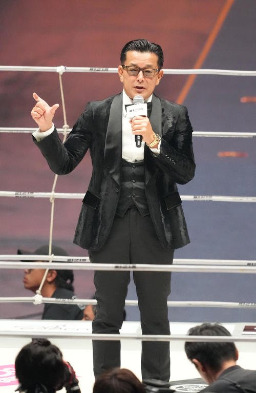 あいさつをする榊原信行CEO(撮影･森本幸一)