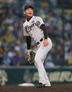 阪神対中日　9回表中日無死一塁、ボスラーに適時三塁打を許す岩崎(撮影･前田充)