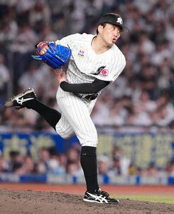 ロッテ対日本ハム　先発し力投するロッテ小島(撮影･鈴木みどり)