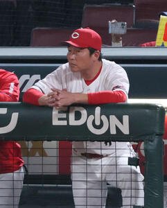 広島対DeNA　大敗した新井監督(撮影･加藤孝規)
