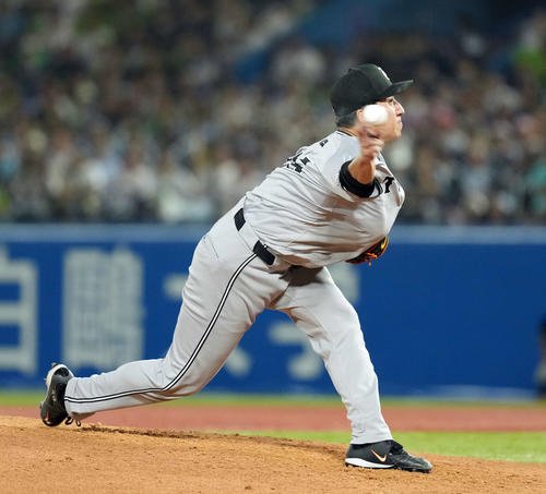 ヤクルト対巨人　8回からマウンドに上がった巨人大勢(撮影･たえ見朱実)