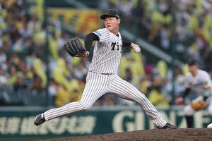 阪神対中日　7回表、力投する阪神2番手の及川(撮影･前田充)