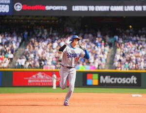 マリナーズ対ドジャース　7回表ドジャース2死、中越えに55号ソロ本塁打を放ち、ダイヤモンドを回る大谷(撮影･菅敏)