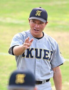 日大三対仙台育英　日大三に勝利し準決勝に進出する仙台育英の須江航監督(撮影･石井愛子)
