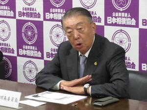 定例会合後に会見した横綱審議委員会の大森理森委員長