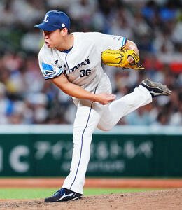 西武対ロッテ　7回表、西武2番手で登板し力投する山田(撮影･垰建太)