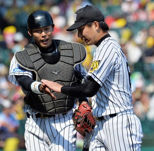 岩崎優と原口文仁(2016年5月)