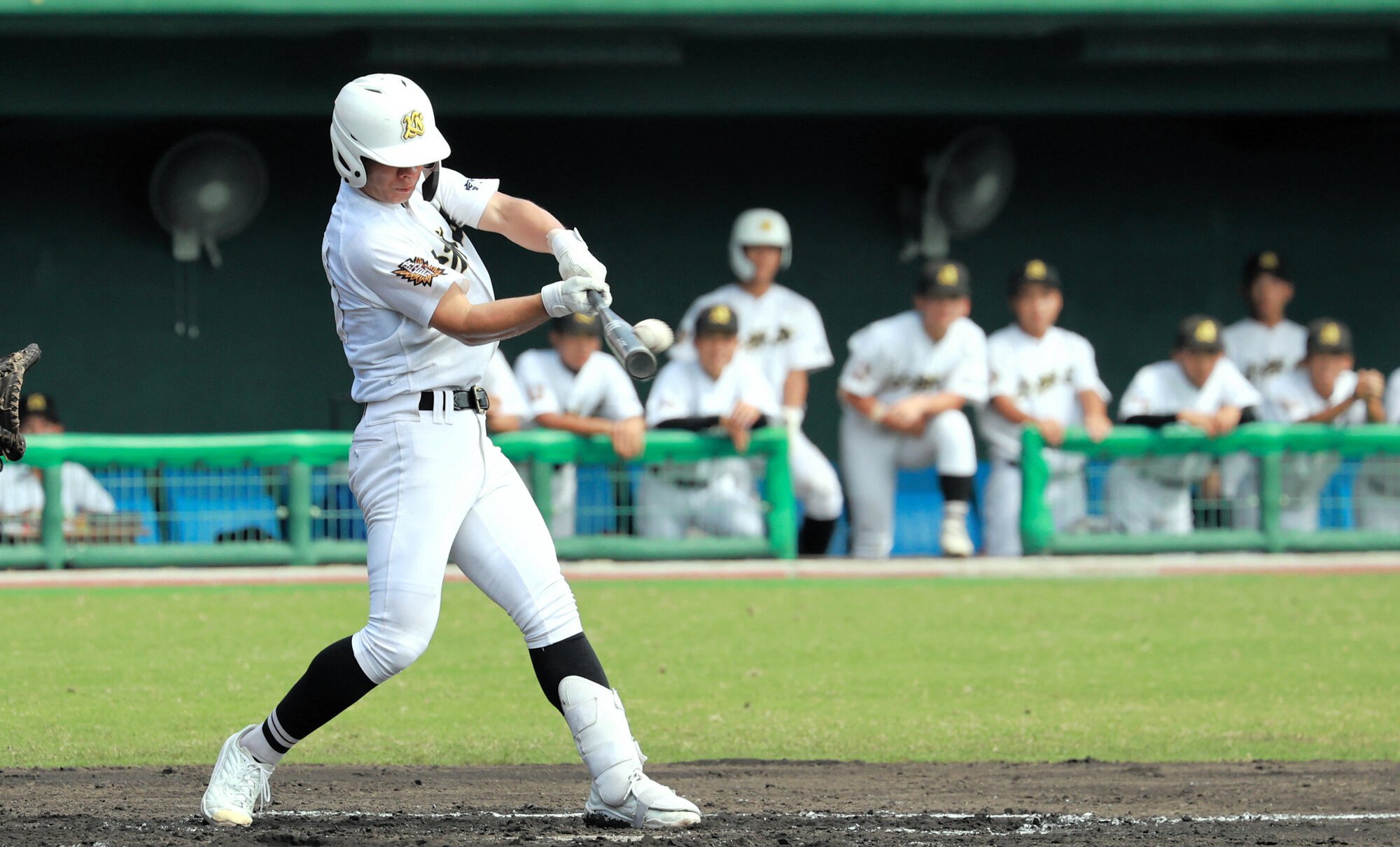 宮崎学園―小林西　三回裏小林西1死一塁、庄司が適時三塁打を放つ=2025年9月30日午後1時32分、サンマリン、奥正光撮影