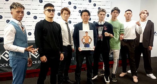 THE KNOCK OUT FIGHTER UNLIMITED60キロトーナメントに出場する(左から)オルベンキンジ、平川蓮斗、町田光、(山口元気代表)、栗秋祥梧、新田宗一朗、松本飛雅、瑠夏