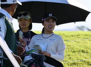 日本女子オープン練習日　スタート前に笑顔を見せる古江(撮影･藤尾明華)