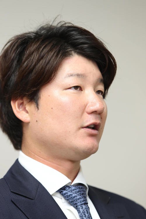 戦力外通告を受け心境を語る阪神渡辺諒(撮影･白石智彦)