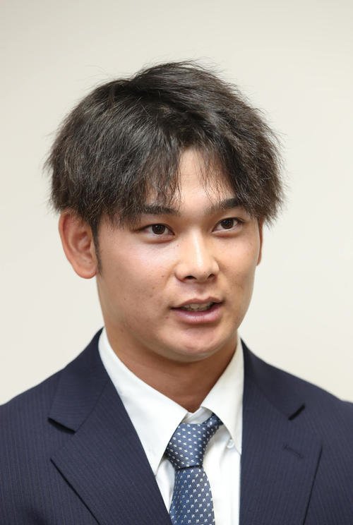 戦力外通告を受け心境を語る阪神野口(撮影･白石智彦)