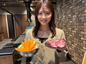肩ロースを手にする工藤彩音