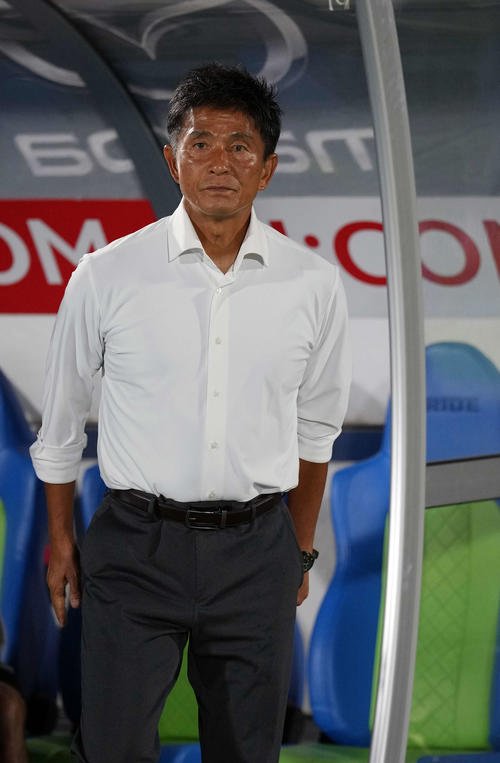 湘南対東京V　指揮を執る東京V城福浩監督(撮影･小島史椰)