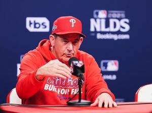 地区シリーズフィリーズ対ドジャース前日練習　会見で抱負をフィリーズ･トムソン監督(撮影･菅敏)