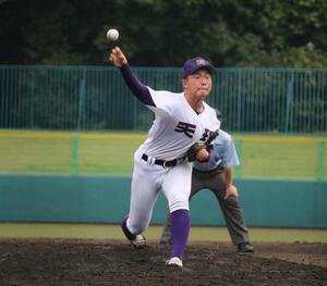橿原学院対天理　天理の岡田が9回も力投する(撮影･林亮佑)