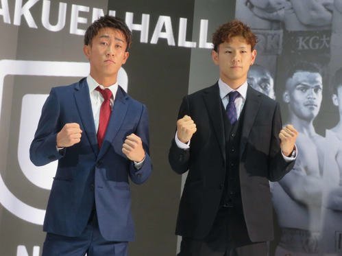 東日本新人王決勝発表会見に出席したフライ級の鈴木丈太朗(左)と国田虎之朗