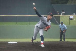 横浜、先発の織田(撮影･保坂淑子)