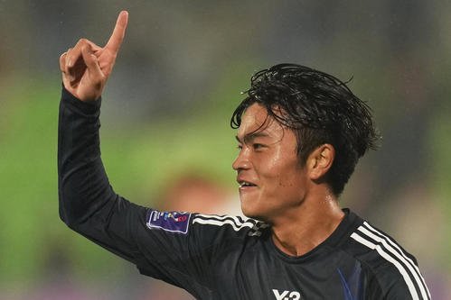 日本－ニュージーランド　チーム3点目を決めて喜ぶ石井久継(AP)