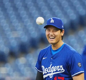 地区シリーズフィリーズ対ドジャース　前日練習に参加し、リラックスした表情で調整するドジャース大谷(撮影･菅敏)