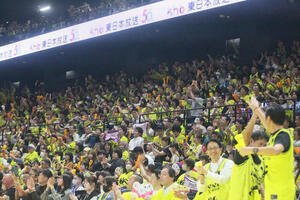 仙台対茨城　勝利にわくB1仙台ブースター(撮影･高橋香奈)