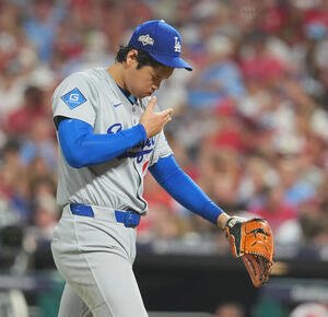 地区シリーズ･フィリーズ対ドジャース　4回の投球を終え、ベントに戻る大谷(撮影･菅敏)
