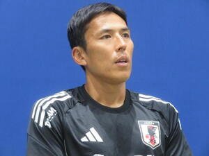 取材に応じた日本代表の長谷部誠コーチ(撮影･佐藤成)