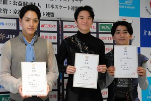 近畿選手権で1位だった友野一希(中央)。左は2位の片伊勢武アミン、右は3位の中村俊介