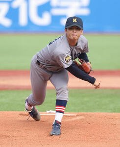 東大対慶大　先発した慶大･外丸(撮影･柴田隆二)　　