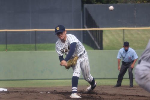 継続試合で、前日に続きマウンドに上がった、東海大相模のエース三渡(撮影･保坂淑子)