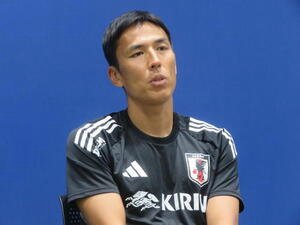 取材に応じた日本代表の長谷部誠コーチ(撮影･佐藤成)