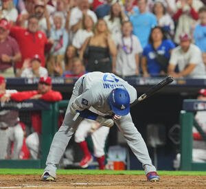 地区シリーズ･フィリーズ対ドジャース　7回表ドジャース無死一、二塁、見逃しの三振に倒れる大谷(撮影･菅敏)