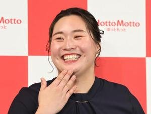 ｢ほっともっと｣の10月新商品発表会で笑みを浮かべる陸上女子やり投げの北口(撮影･藤塚大輔)