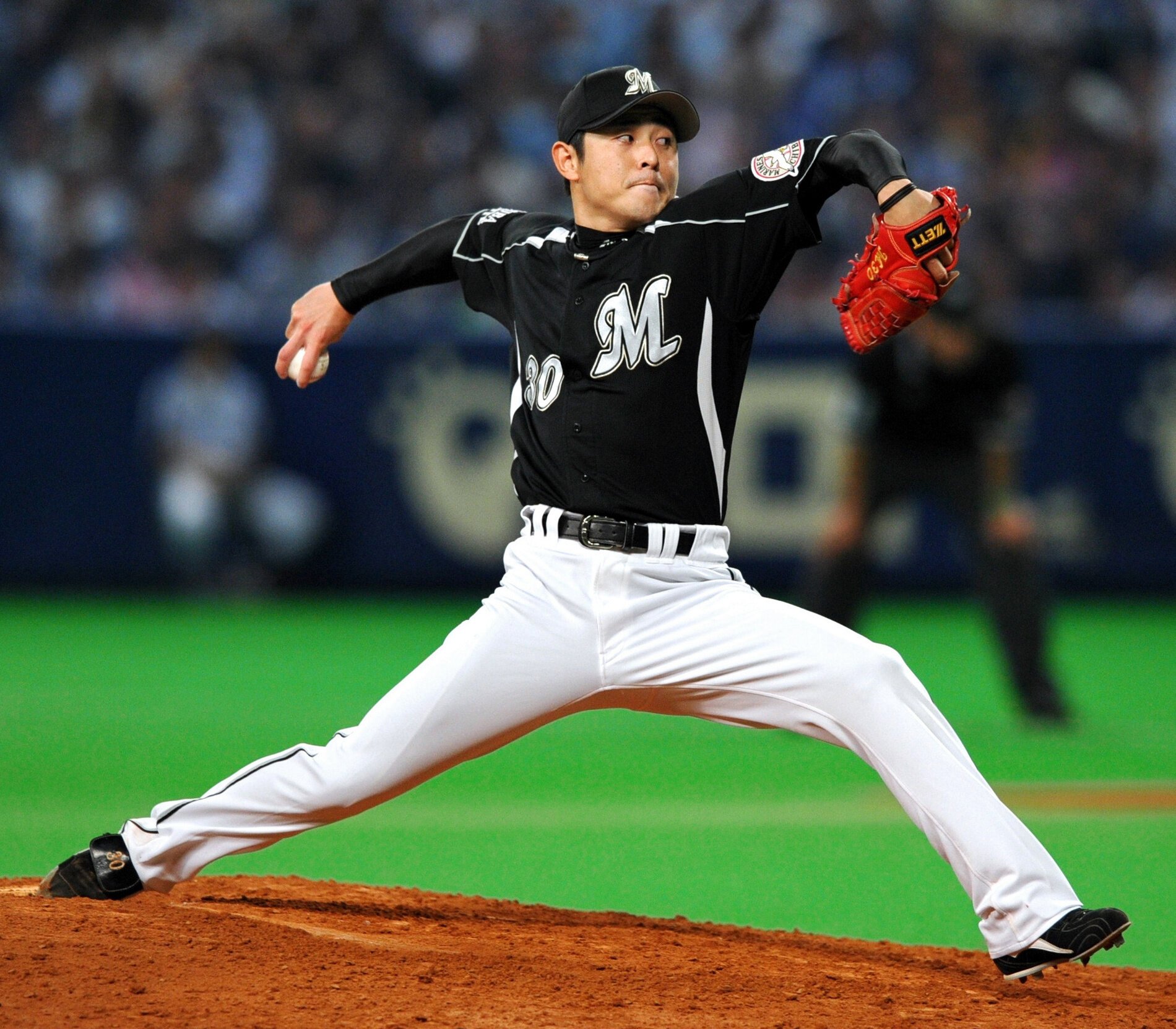 日本シリーズでマウンドに上がった伊藤義弘さん=2010年10月30日、ナゴヤドーム、福留庸友撮影