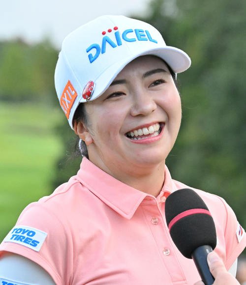2025年10月5日　優勝しインタビューに笑顔で答える堀琴音