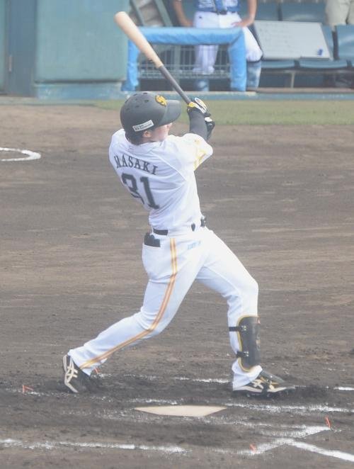 初回2死三塁から左越え2ランを放ったソフトバンク正木(撮影･佐藤究)