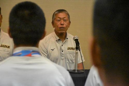 U18日本代表の解団式で話す小倉全由監督(2025年9月15日撮影)