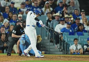 地区シリーズ･ドジャース対フィリーズ　7回裏ドジャース2死、左飛に倒れる大谷(撮影･菅敏)
