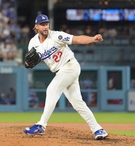 地区シリーズ･ドジャース対フィリーズ　7回から登板したドジャース･カーショー(撮影･菅敏)