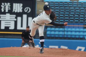 亜大対東洋大　東洋大、先発の石沢(撮影･保坂淑子)