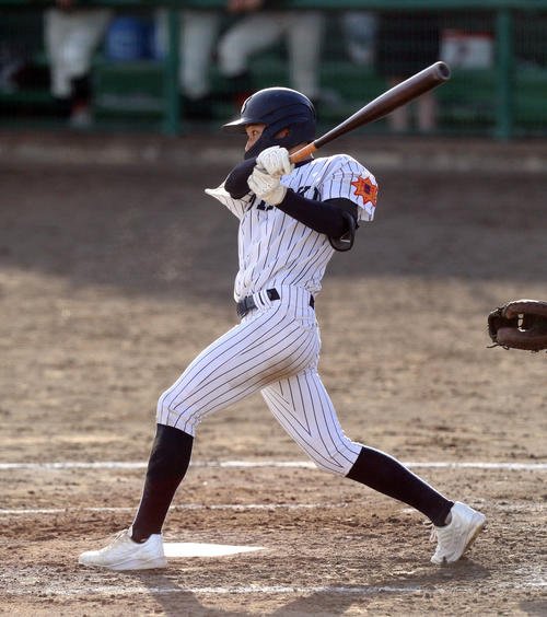 東北対日大東北　1回表東北無死走者なし、中三塁打を放つ東北･松本(撮影･木村有優)