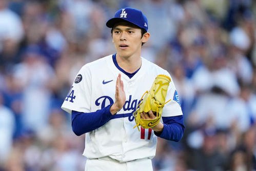 フィリーズ戦の8回にリリーフしたドジャース佐々木朗希(AP)