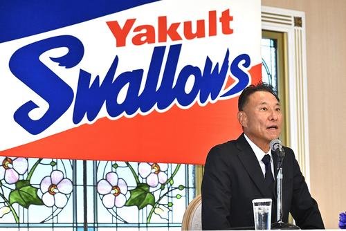 会見に臨むヤクルト池山新監督(撮影･滝沢徹郎)