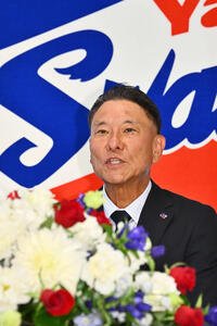 会見するヤクルト池山新監督(撮影･滝沢徹郎)