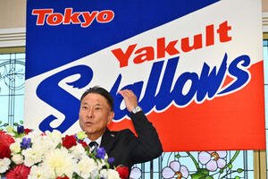 会見するヤクルト池山新監督(撮影･滝沢徹郎)