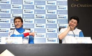 ｢2025　パーソルクライマックスシーリズ　パ｣ファーストステージ前日記者会見で話す日本ハム新庄監督(左)と清宮幸(撮影･黒川智章)