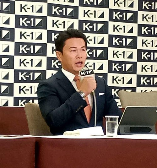 選手欠場について発表した須藤元気プロデューサー