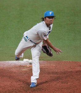 日本ハム対オリックス　力投する日本ハム先発の伊藤(撮影･井上学)